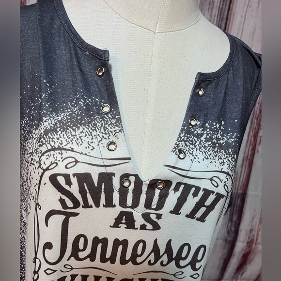 SAUKOLE | SLEEVELESS V NECK "SMOOTH AS TENNESSEE WHISKEY" TOP - Picture 9 of 9